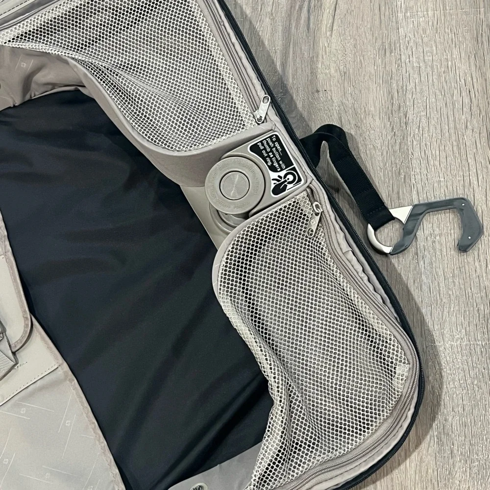 NWT Samsonite 700 Series Ultravalet Classic Black Travel Garment Bag